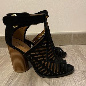 Black heels size 8
